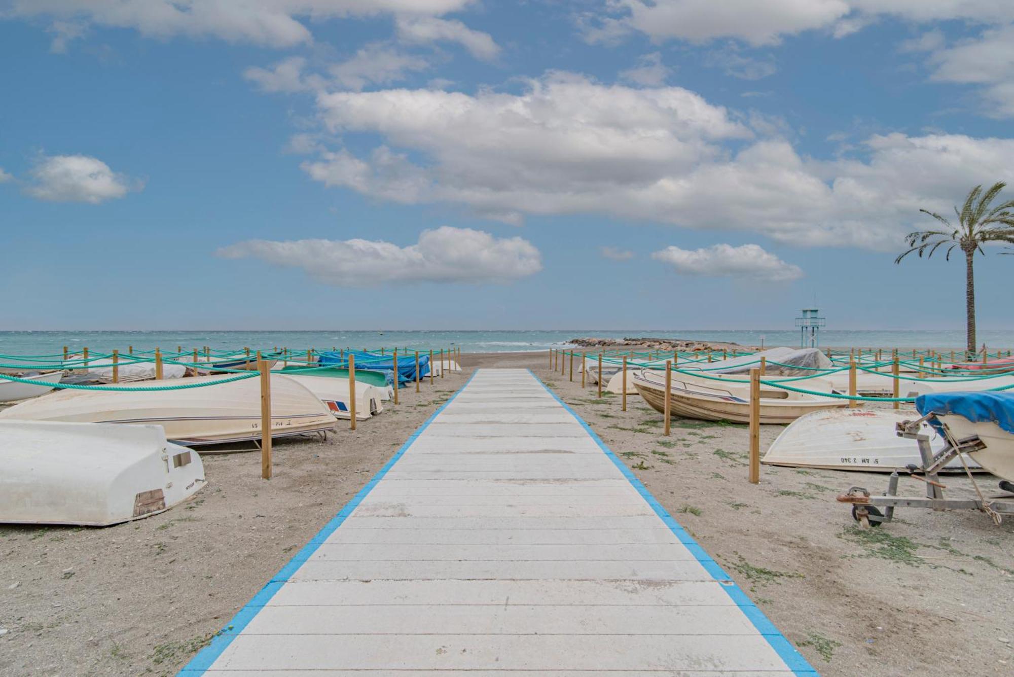 Primera Linea Playa, Plaza Garaje Y Piscina Apartment Torrenueva (Andalusia)