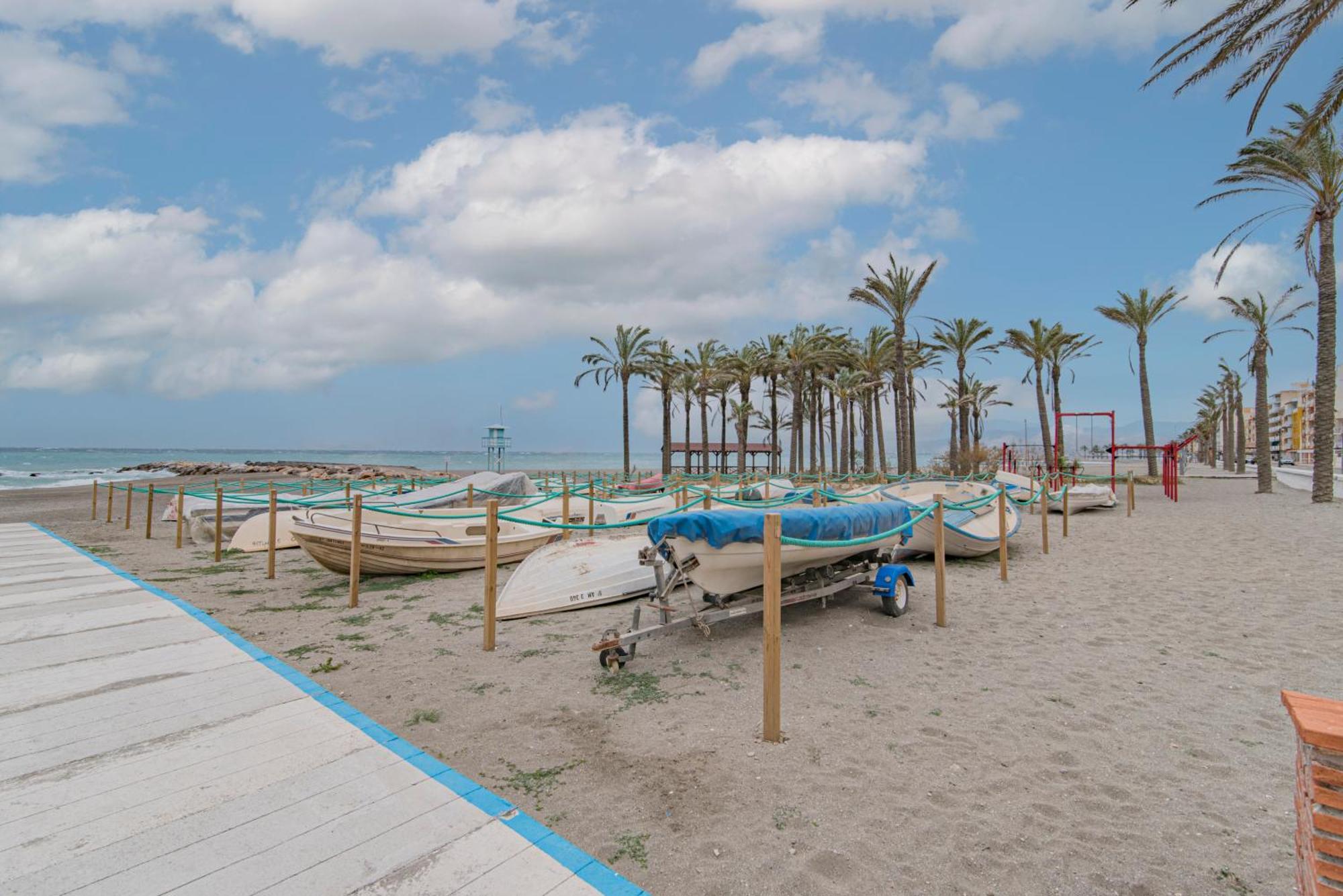 Primera Linea Playa, Plaza Garaje Y Piscina Torrenueva (Andalusia)